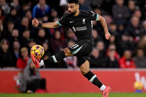 الزحف مستمر.. كم هدفا يفصل صلاح عن هنري في ترتيب الهدافين التاريخيين بالدوري الإنجليزي؟